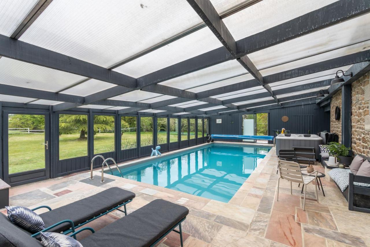 La Villa Du Golf - Avec Piscine Couverte Chauffee Et Jacuzzi Le Tronchet  Екстер'єр фото
